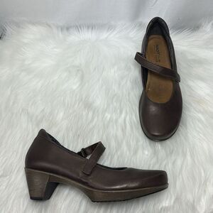 Naot Brown Leather Adjustable Strap Mary Jane Style Heels Sz 39/US 8